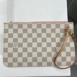 AUTHENTIC Brand new never used Louis Vuitton Neverfull Pouch